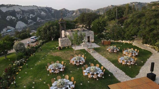 a group of tables and chairs in a yard