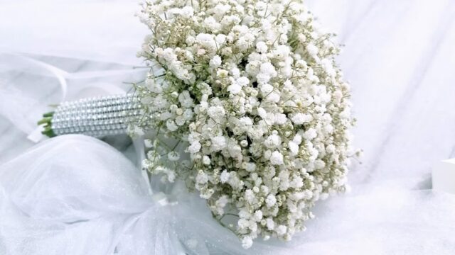 a bouquet of white flowers