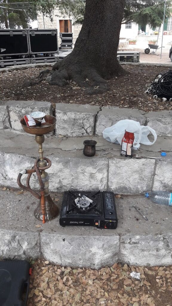 a hookah and a gas stove on steps
