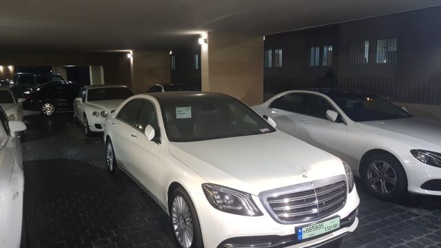 a group of cars parked in a parking garage