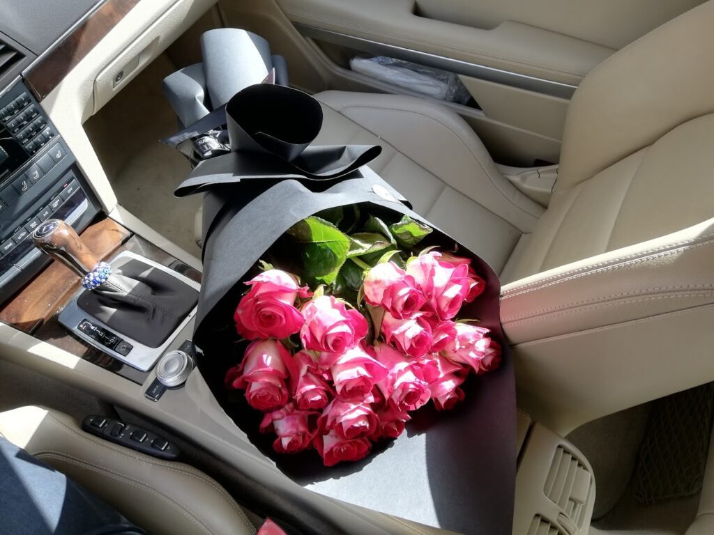 a bouquet of pink roses in a car