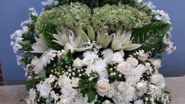 a large bouquet of white flowers