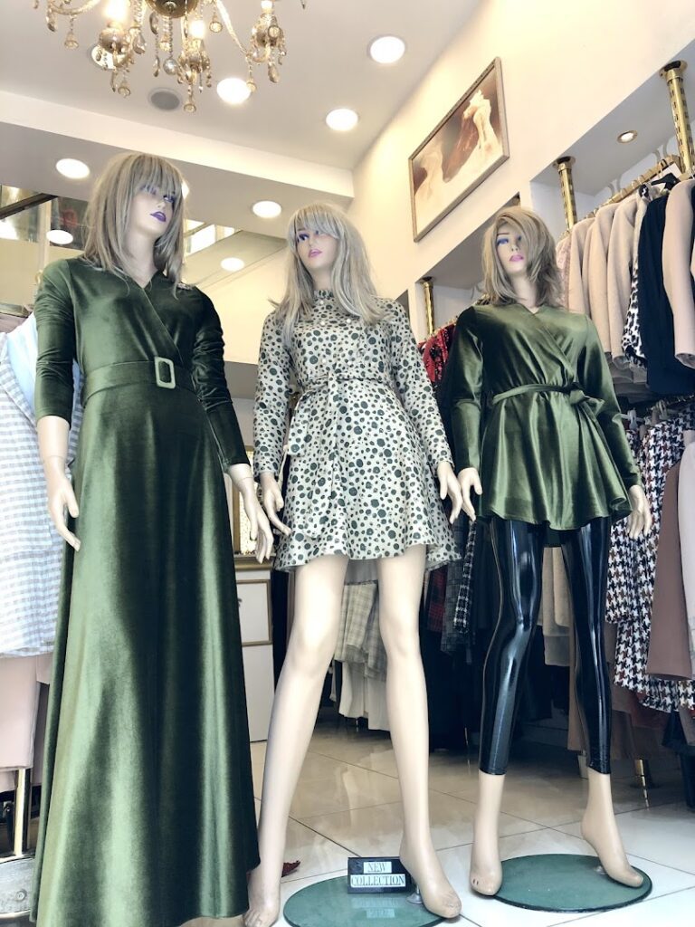 mann mannequins in a store