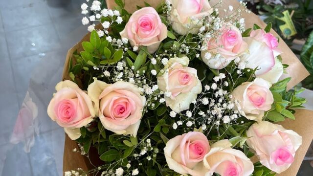 a bouquet of pink roses